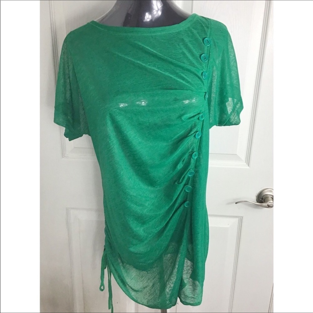 4/25$🌈 Wanderlust Sheer Green Button Accent Top